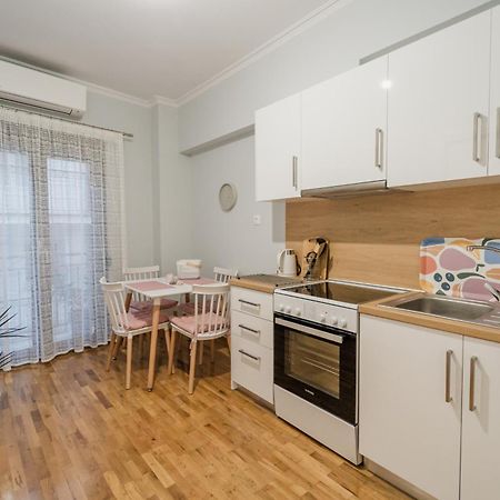 The Little Pigeon - Pink Apartment Ioannina Bagian luar foto
